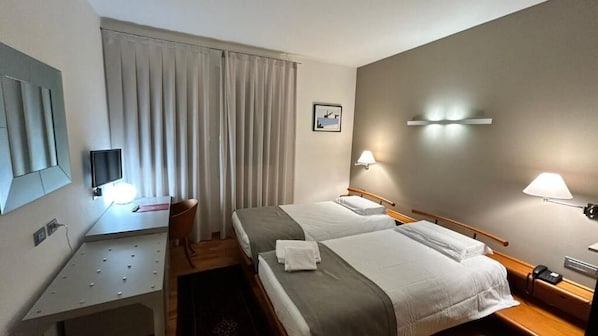 Blackout drapes, soundproofing, iron/ironing board, free WiFi - HOTEL CENTRALE RESANA (Resana)