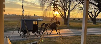 Trackside Vacation Home - 9 min. to Sight & Sound!