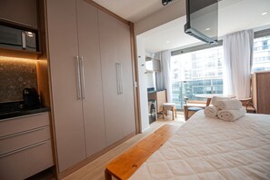 Cortinas opacas, tabla de planchar con plancha, wifi gratis