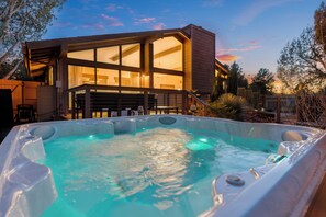 Outdoor spa tub - Desert Retreat Views/Hot Tub/Game & Cocktail Room (Sedona)