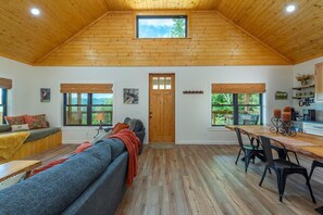 Smart TV, fireplace, books - Dreamcatcher Cabin~Hot Tub, Mtn Views, Fire Pit & Pet Friendly. (Burnsville)