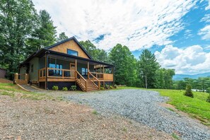 Exterior - Dreamcatcher Cabin~Hot Tub, Mtn Views, Fire Pit & Pet Friendly. (Burnsville)