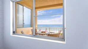 Dining - Scorpio Unit 3 is a relaxed waterfront holiday apartment in the heart of Yamba (Yamba)