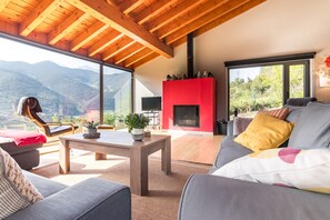 Living area - Casa La Riega del Peral: Naturaleza, Vistas y Tranquilidad cerca de Potes (Cabezón de Liébana)