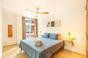 2 slaapkamers, een strijkplank/strijkijzer, wifi, beddengoed