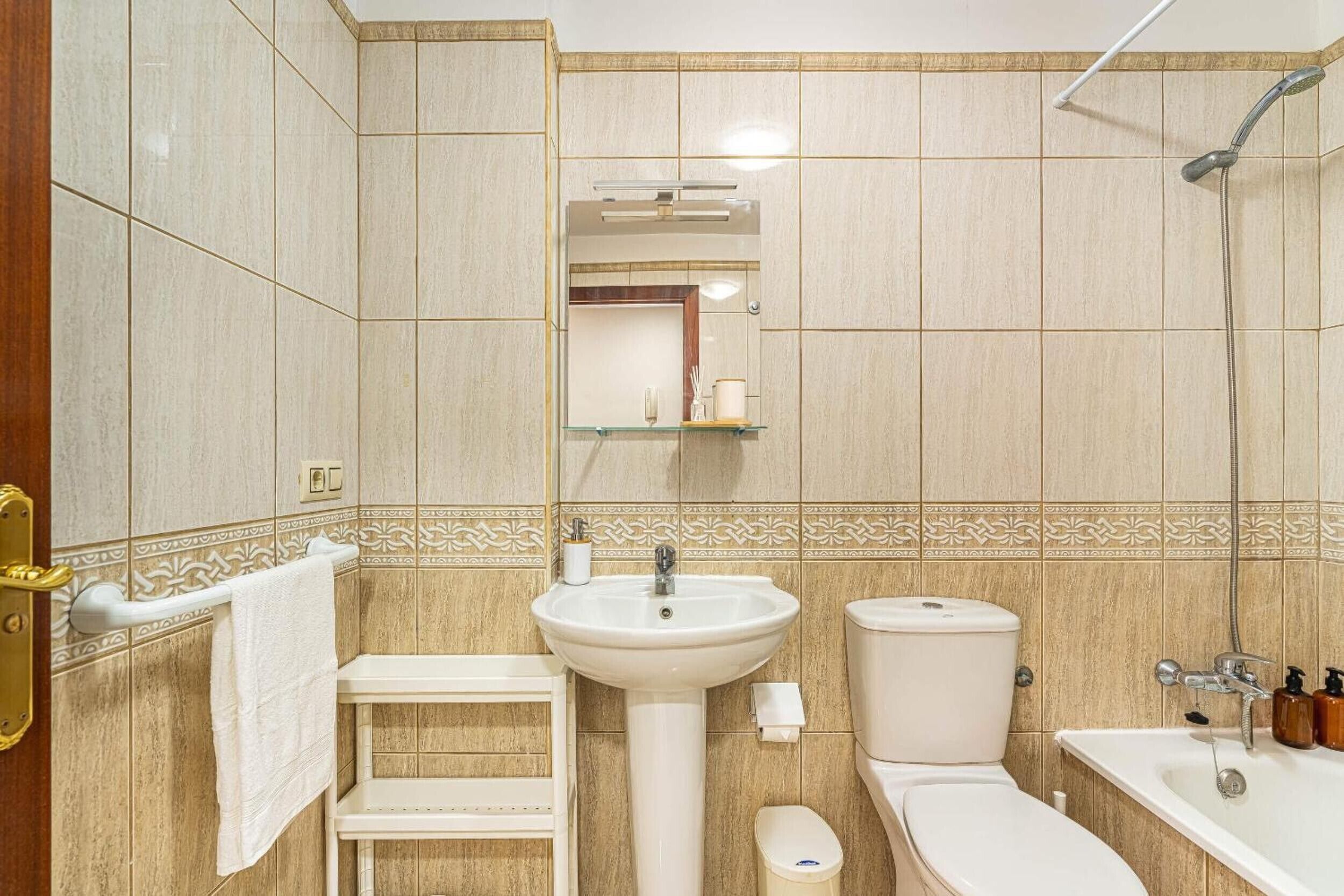 Ducha, secador de pelo, toallas