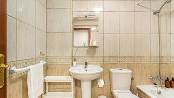 Ducha, secador de pelo, toallas