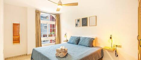 2 chambres, fer et planche à repasser, Wi-Fi, draps fournis
