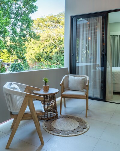 Miradora House. 5 minutes from El Tunco Beach, El Salvador. Family home.