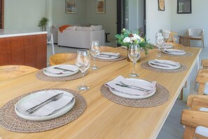 Dining - Miradora House. 5 minutes from El Tunco Beach, El Salvador. Family home. (La Libertad)