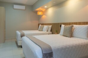 4 habitaciones, tabla de planchar con plancha y acceso a internet 