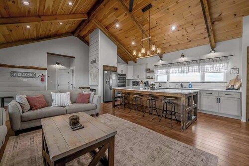 Sleeps 30 | 2 Pools | Pickleball Court | 2 Homes