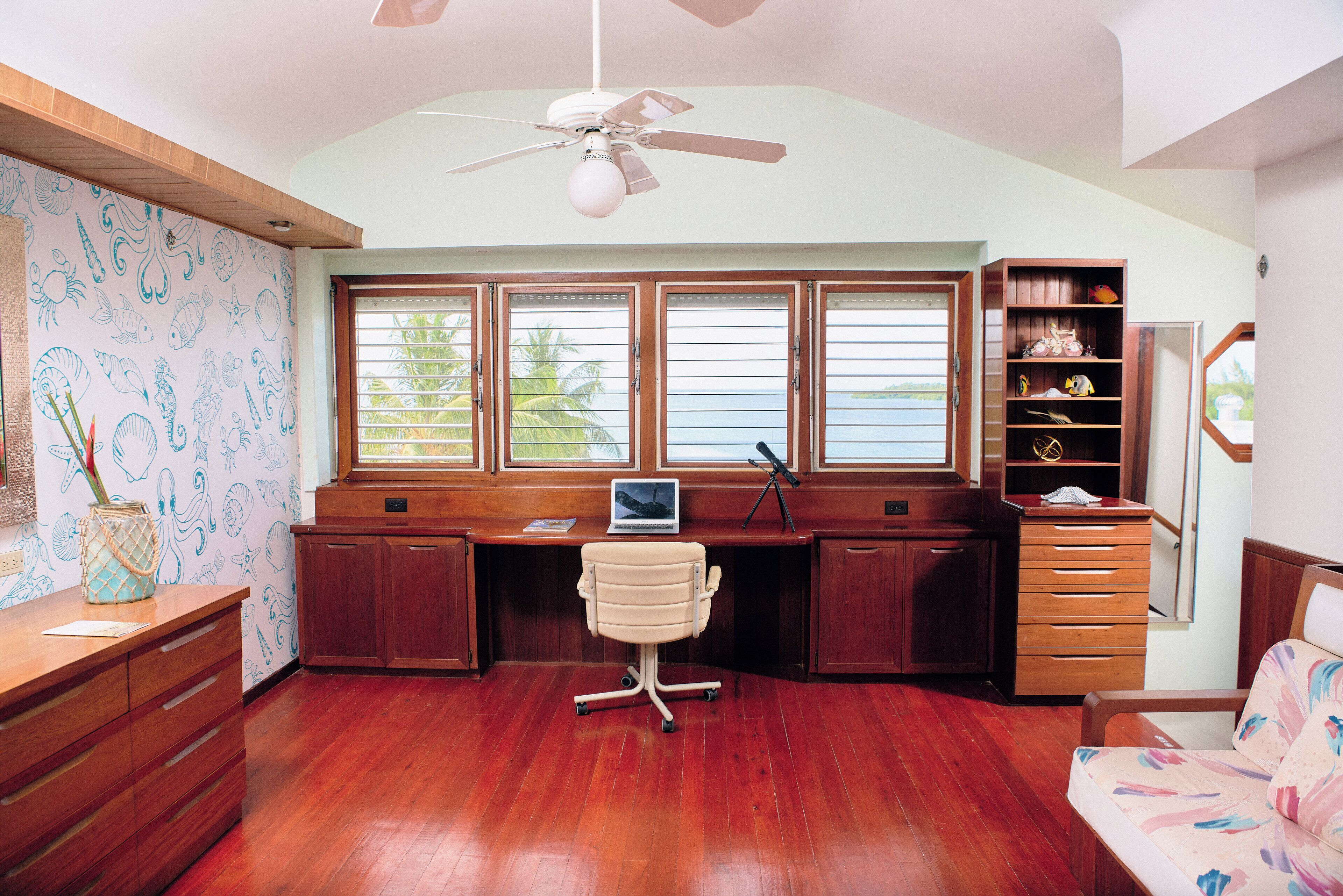 المنشأة من الداخل