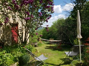 Outdoor dining - La Fontanelle Cottage near Rodez and Conques – Vineyard Views (Valady)