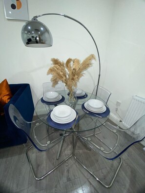 Dining - Modern cosy 2bedroom Flat in London (Wallington)
