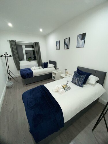 Modern cosy 2bedroom Flat in London