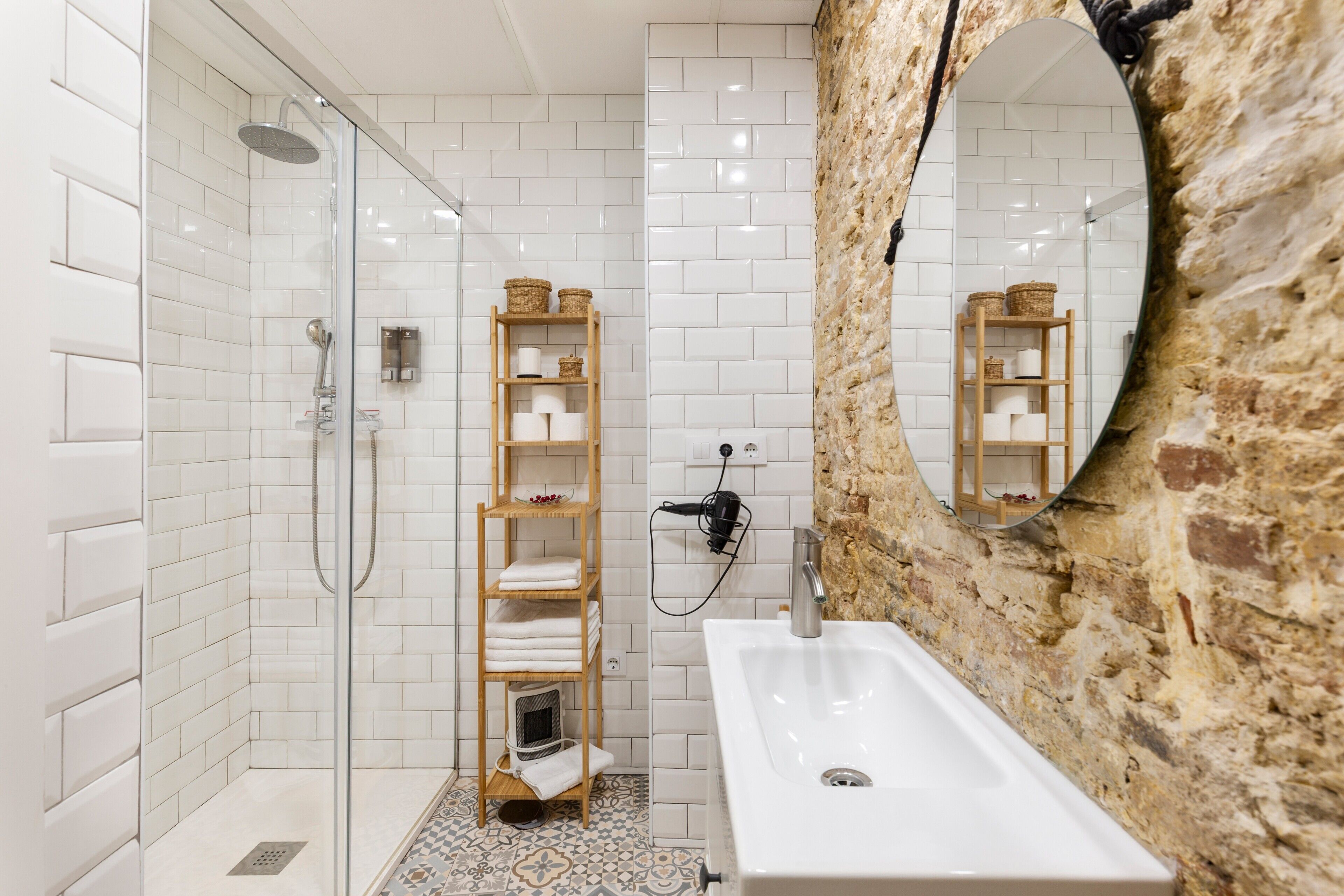 淋浴设施、吹风机、毛巾