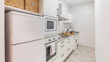 Refrigerador, microondas, horno, placa de cocina