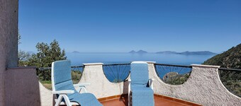 Casa Santo Stefano – Panoramic Villa with Sea and Mountain Views