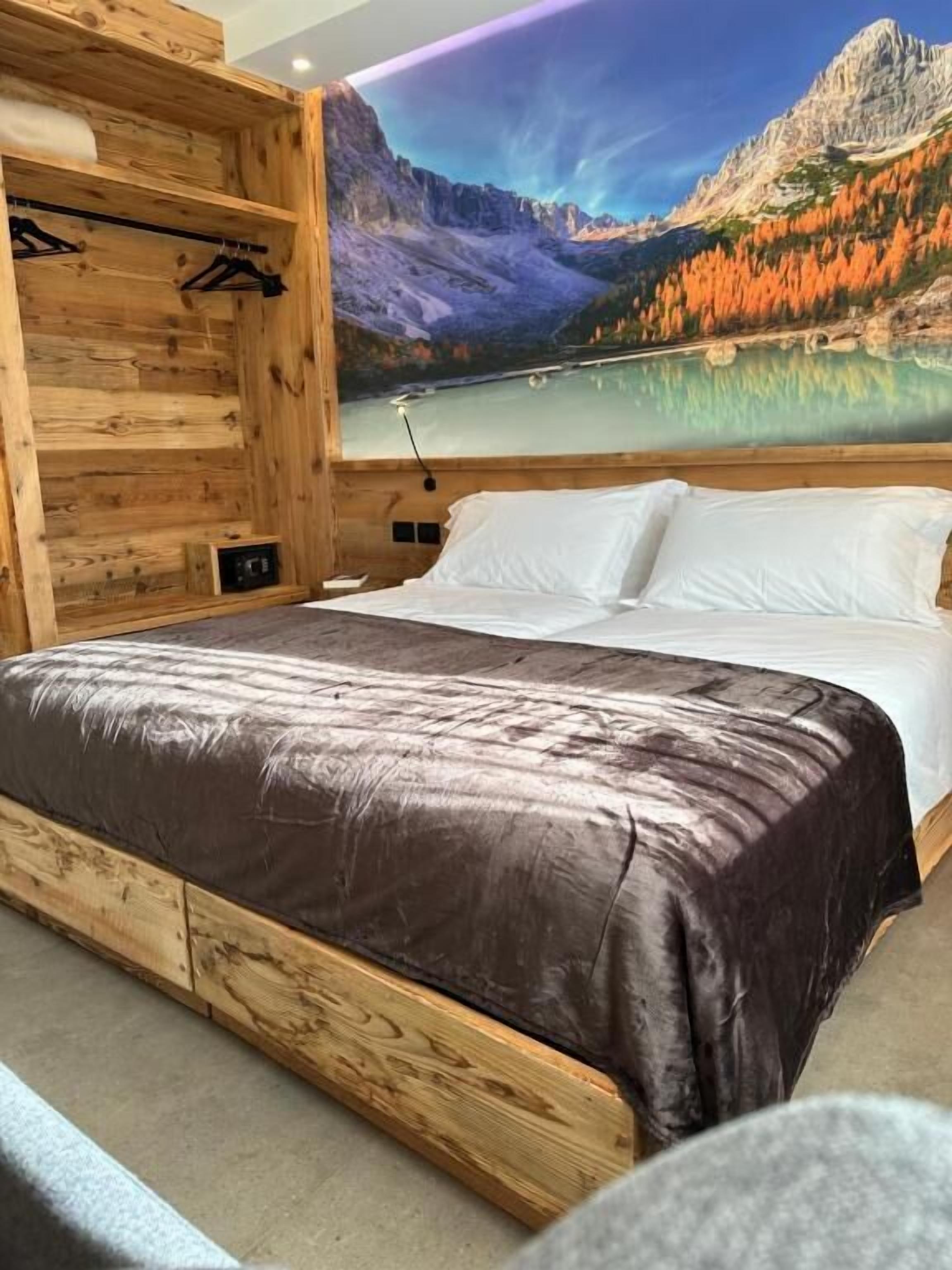 Comfort Triple Room, Mountain View | In-room safe, soundproofing, free WiFi, wheelchair access