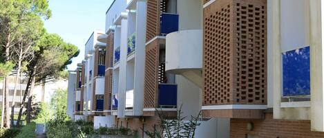 Apartment, 2 Bedrooms, Patio, Garden View | Front of property