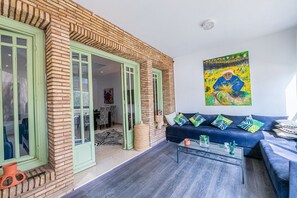 Smart TV, books - Oasis Hivernage Center with 2 bedroom avec Piscine & Terrasse (Marrakesh)