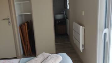 Fer et planche Ă repasser, accĂšs Internet, draps fournis