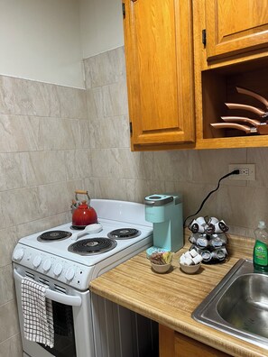 Private kitchen - Cozy 1-bedroom apartment rental (Brooklyn)