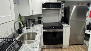Coffee/tea maker, fridge, microwave, oven