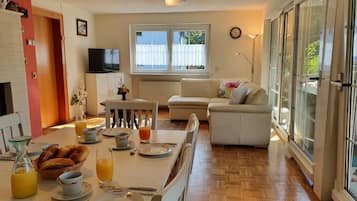 Deluxe-Apartment, Bergblick | Speisen