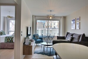 Interior - 1 bedroom with A/C in a new building close to the Eiffel Tower (Paris)