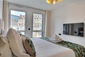 Iron/ironing board, Internet, bed sheets - 1 bedroom with A/C in a new building close to the Eiffel Tower (Paris)