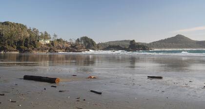 La Vie en Rose - A fabulous ground-level unit with deck facing Meares Island.