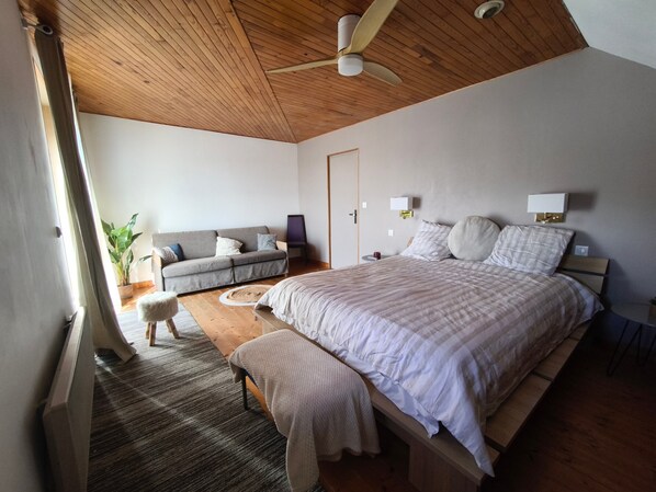 2 bedrooms, WiFi - Guest Room “Aux Portes Du Bonheur” (Porte-des-Bonnevaux)