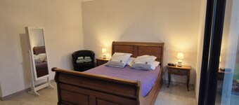 Ground floor room with unlimited access to outdoor spa