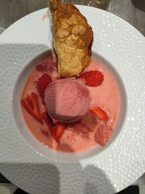 Food and drink - Ground floor room with unlimited access to outdoor spa (Porcaro)