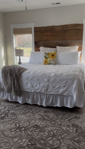 Peace Hill Farm Bed and Breakfast. Private Suite with Luxury Bath & Scenic Views