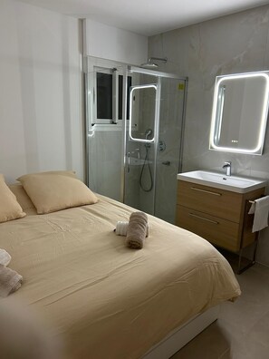 Iron/ironing board, WiFi, bed sheets - HOLLYWOOD RIVIERA (Cannes)