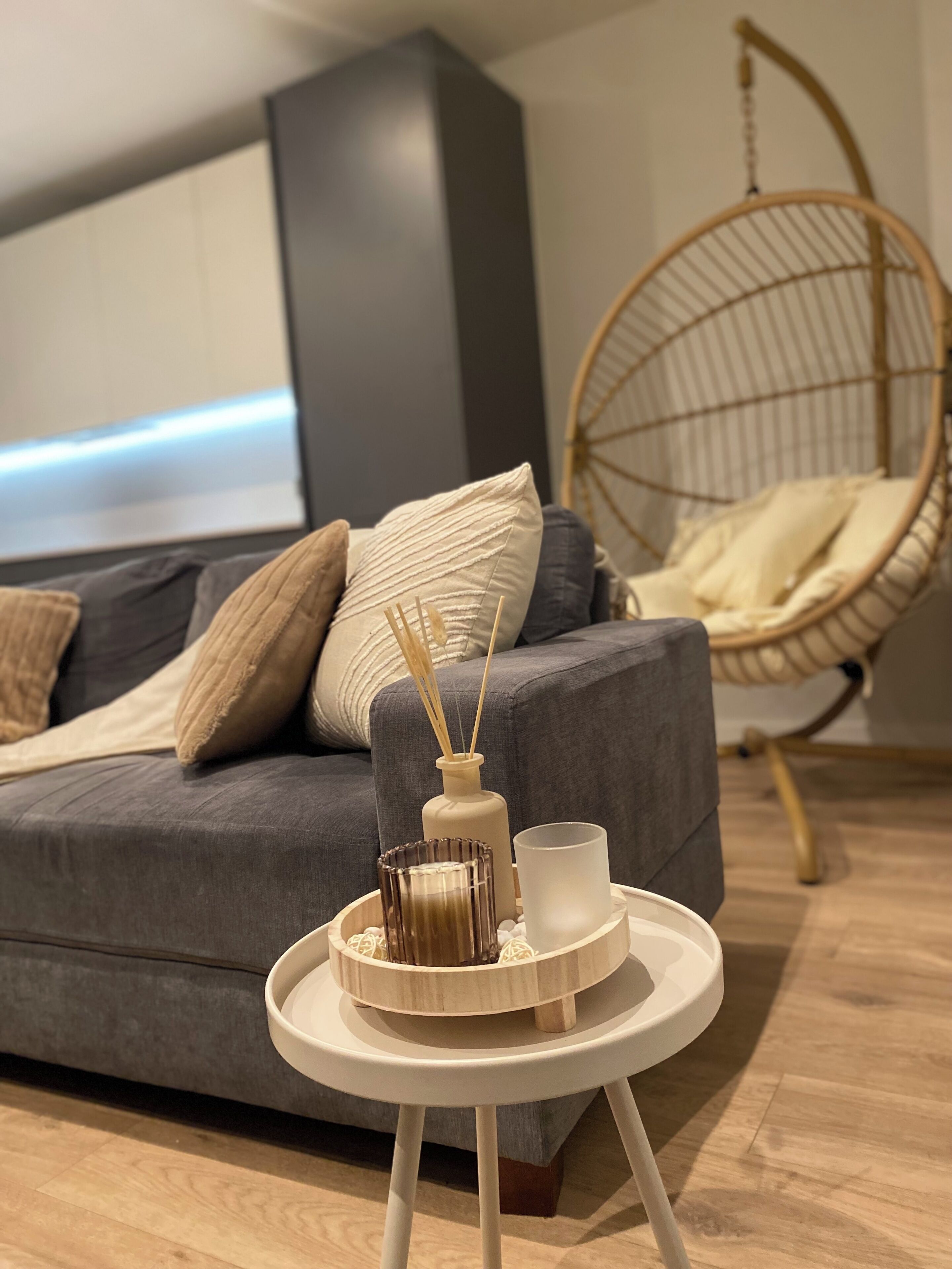 Apartment, 1 Bedroom, Patio, Garden View | Living room | Books