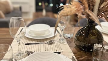 Apartment, 1 Bedroom, Patio, Garden View | Dining room