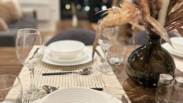 Apartment, 1 Bedroom, Patio, Garden View | Dining room