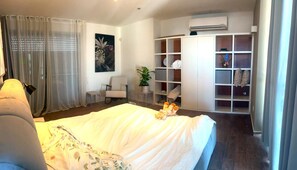 3 quartos, ferros/tábuas de passar roupa, Wi-Fi, roupa de cama