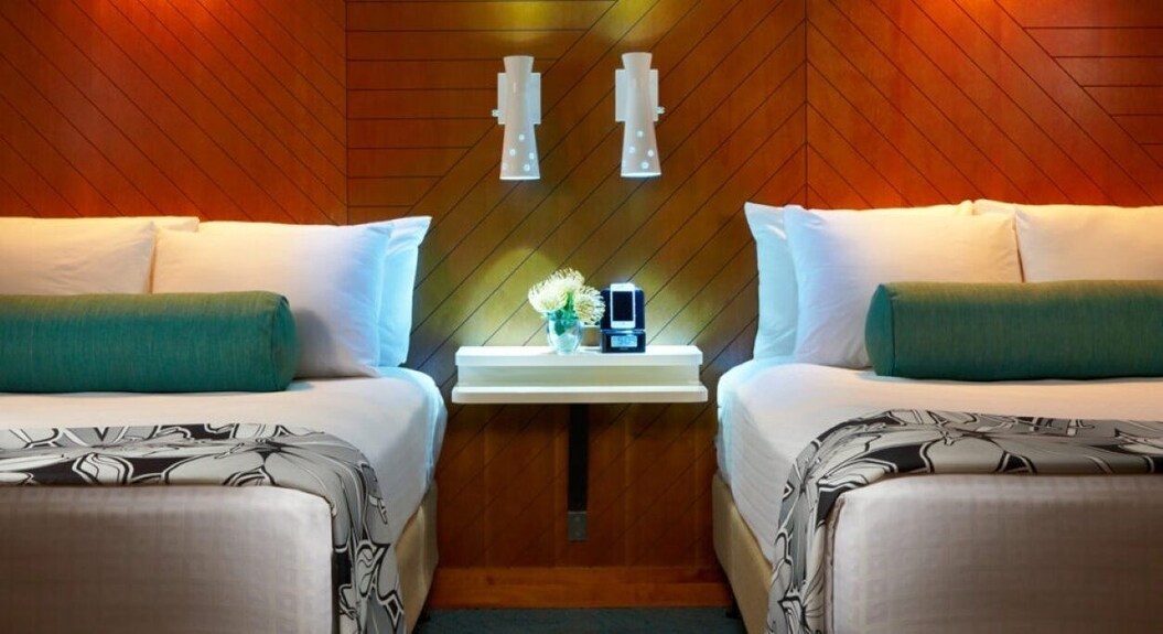 Elegant Suite W/ Balcony | Free Breakfast | Onsite Pool | Near Waikiki Beach - Honolulu, HI