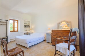 Iron/ironing board, WiFi, bed sheets - Holiday Home "Gîte Sur La Voûte" at Mas du Tilleul, Large Pool, Private Terrace (Courry)