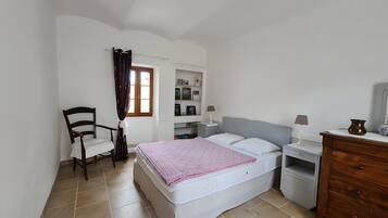 Strygejern/strygebræt, Wi-Fi, sengetøj