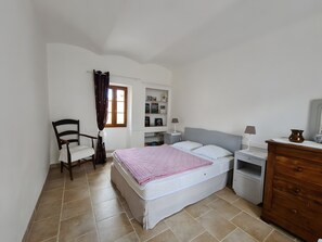 Bügeleisen/Bügelbrett, WLAN, Bettwäsche