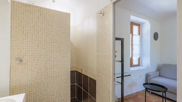 Dusche, Haartrockner, Handtücher