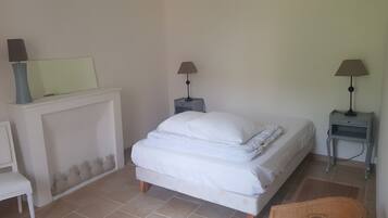 Strykejern/-brett, wi-fi og sengetøy