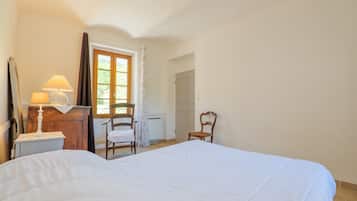 Fer et planche Ă repasser, Wi-Fi, draps fournis