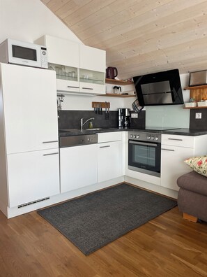 Micro-ondes, four, plaque de cuisson, lave-vaisselle